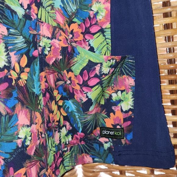 Planet Koi Floral Scrub Top L - Picture 4 of 7